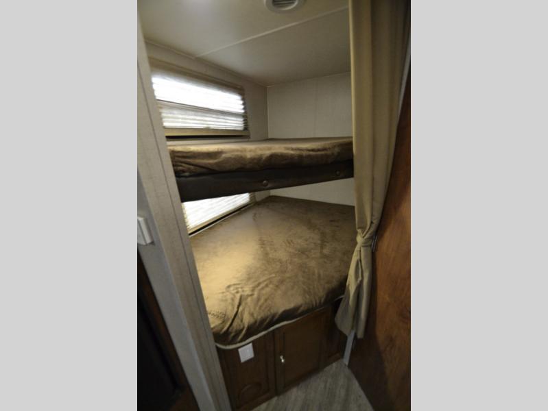 2017 Coachmen Freedom Express Ultra-Lite 257BHS, $ 0