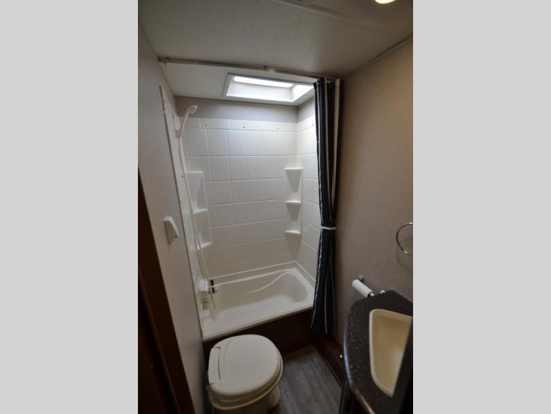 2017 Coachmen Freedom Express Ultra-Lite 257BHS, $ 0