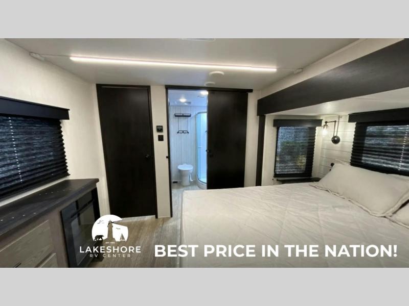 2025 Forest River Cherokee Arctic Wolf Suite 3750 , $ 90,577