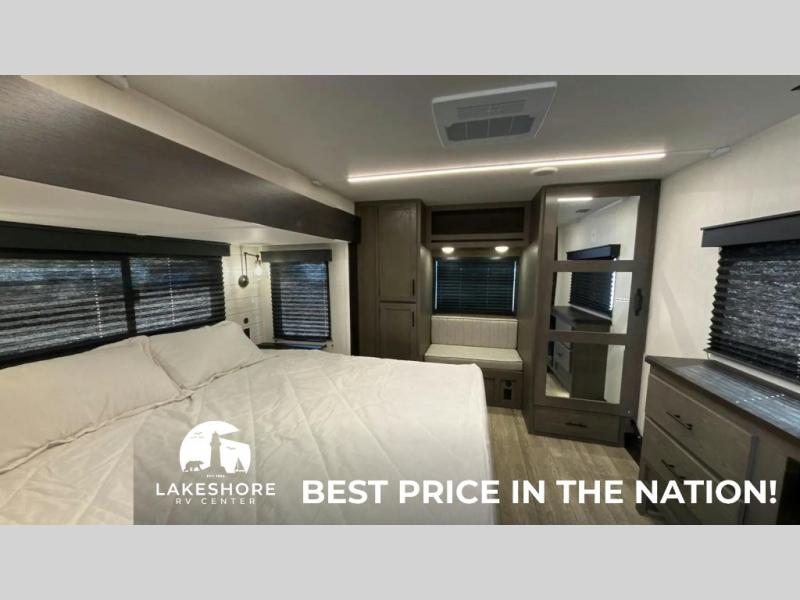 2025 Forest River Cherokee Arctic Wolf Suite 3750 , $ 90,577