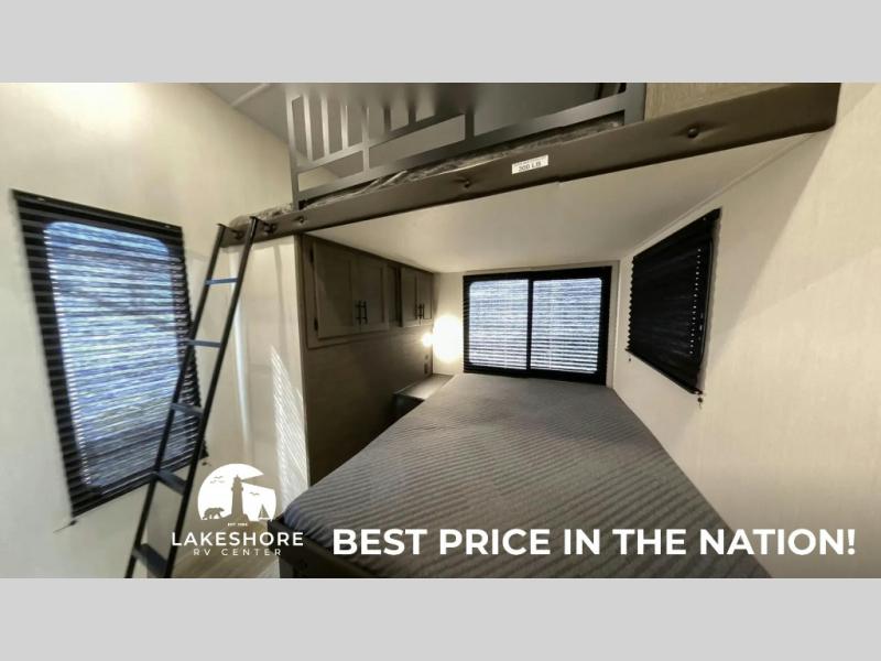 2025 Forest River Cherokee Arctic Wolf Suite 3750 , $ 90,577