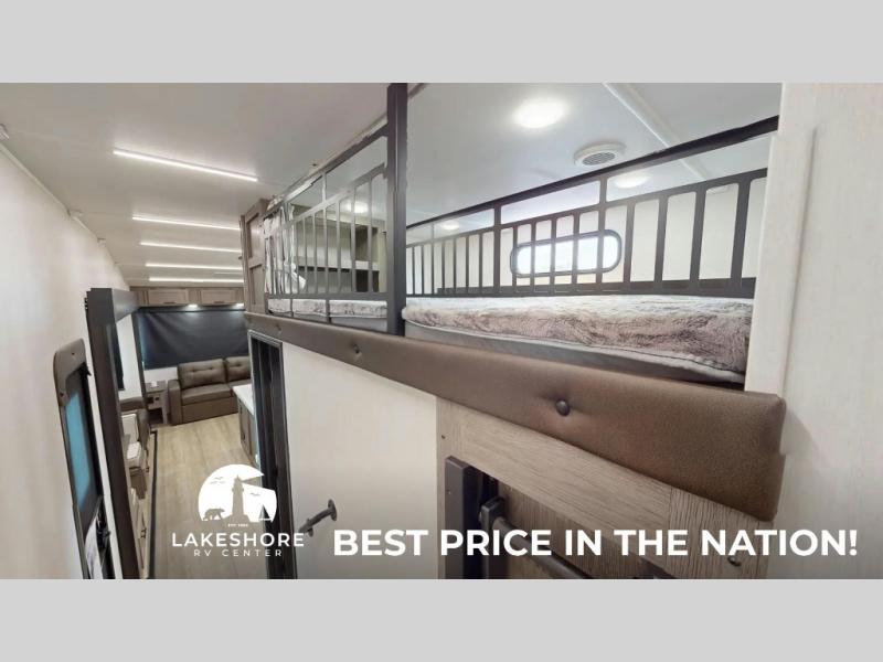 2025 Forest River Cherokee Arctic Wolf Suite 3650 , $ 91,488