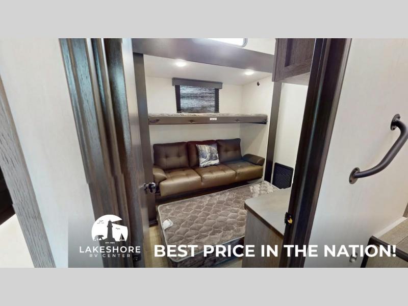 2025 Forest River Cherokee Arctic Wolf Suite 3650 , $ 91,488