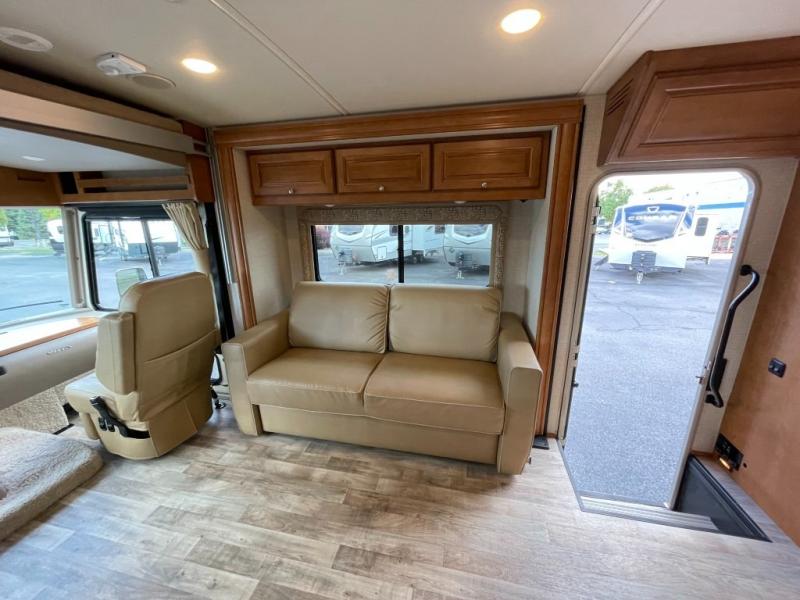 2017 Winnebago Vista LX 30T, $ 79,990