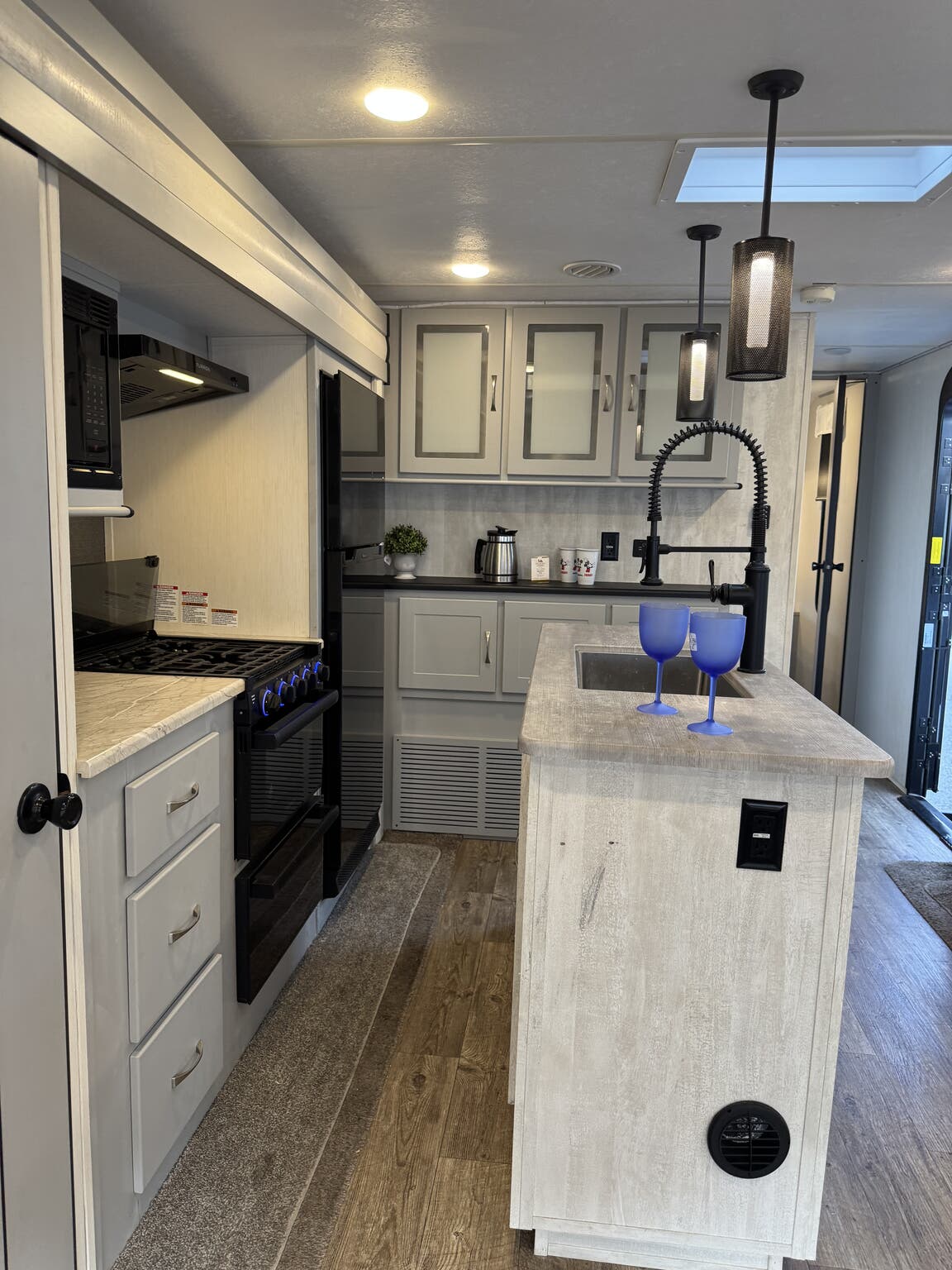 2022 Forest River Vibe, $ 27,500