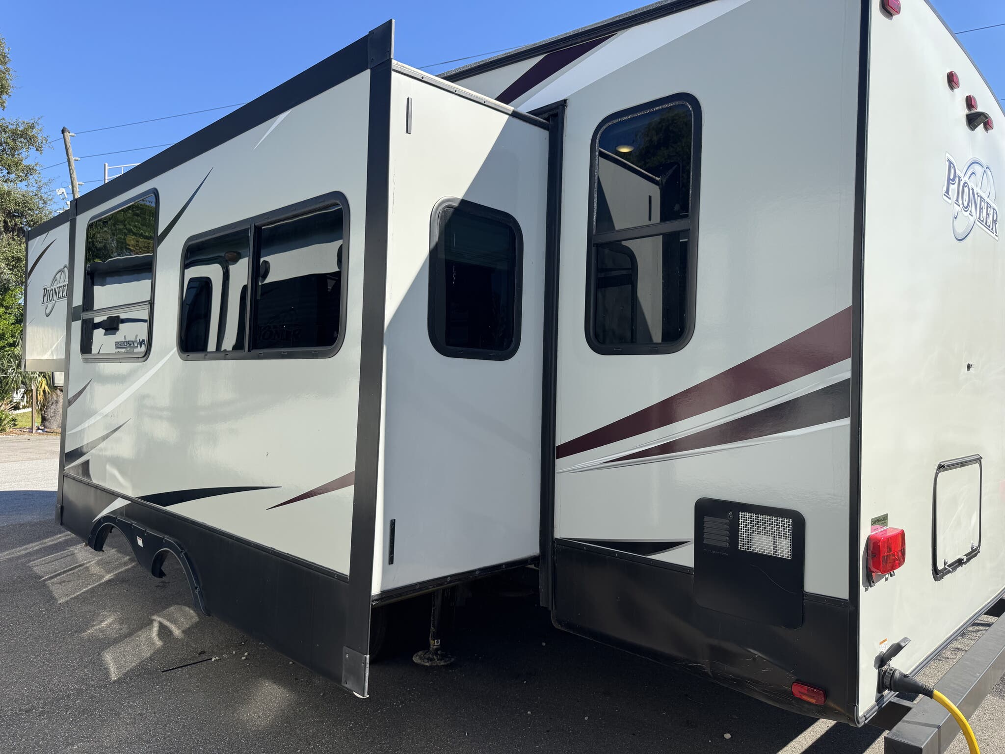 2018 Heartland Pioneer Fifth Wheel PI 276, $ 22,900