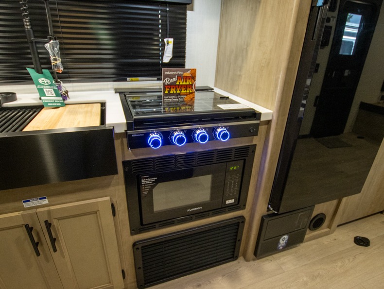 2026 Forest River Cherokee Grey Wolf Black Label T, $ 47,042