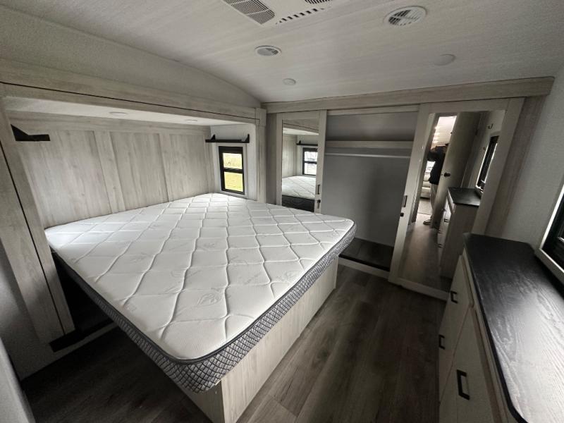 2025 East To West Blackthorn 3100RL, $ 0