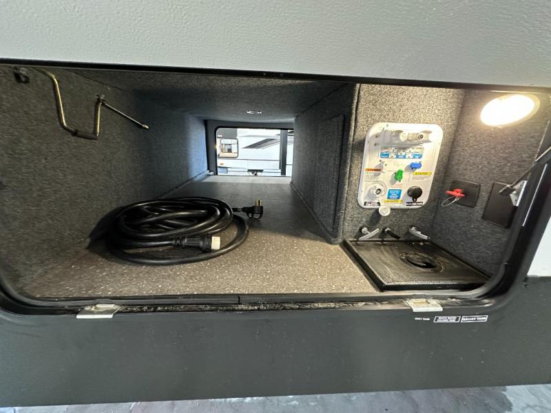 2025 East To West Blackthorn 3100RL, $ 0