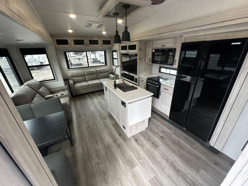 2025 East To West Blackthorn 3100RL, $ 0