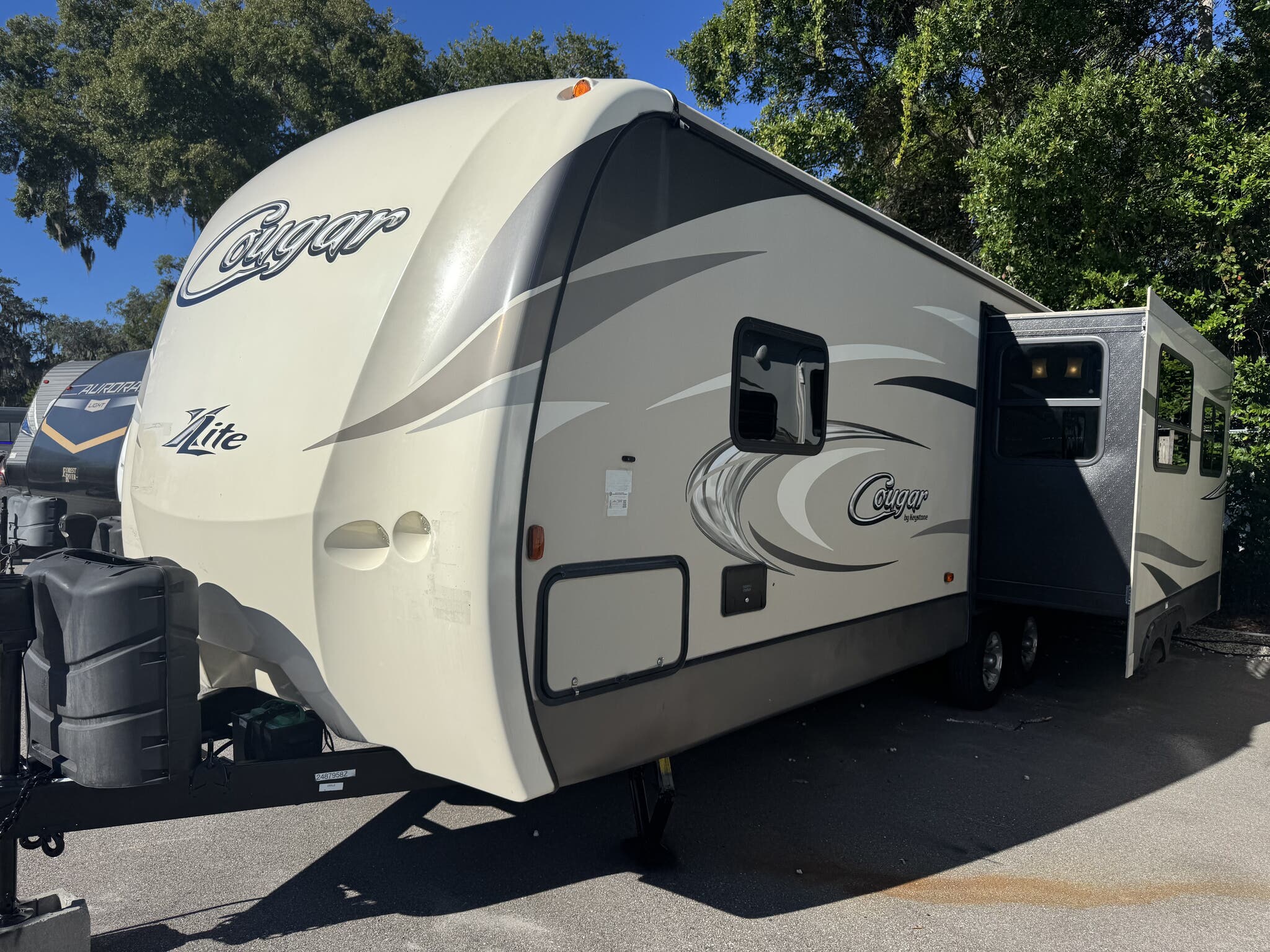 2017 Keystone Cougar X-Lite 28RLS, $ 17,900