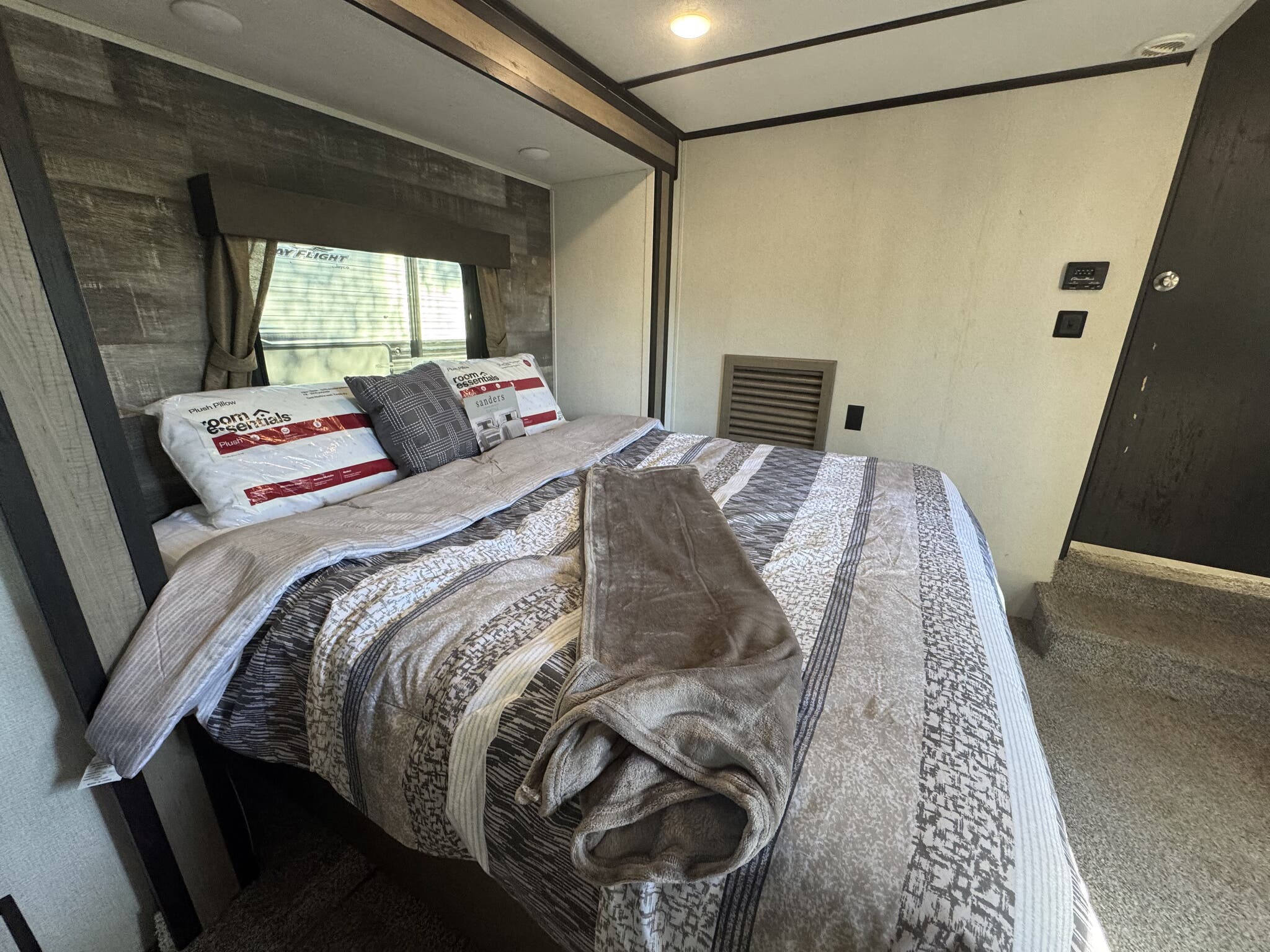 2020 Keystone Retreat 39LOFT, $ 33,299