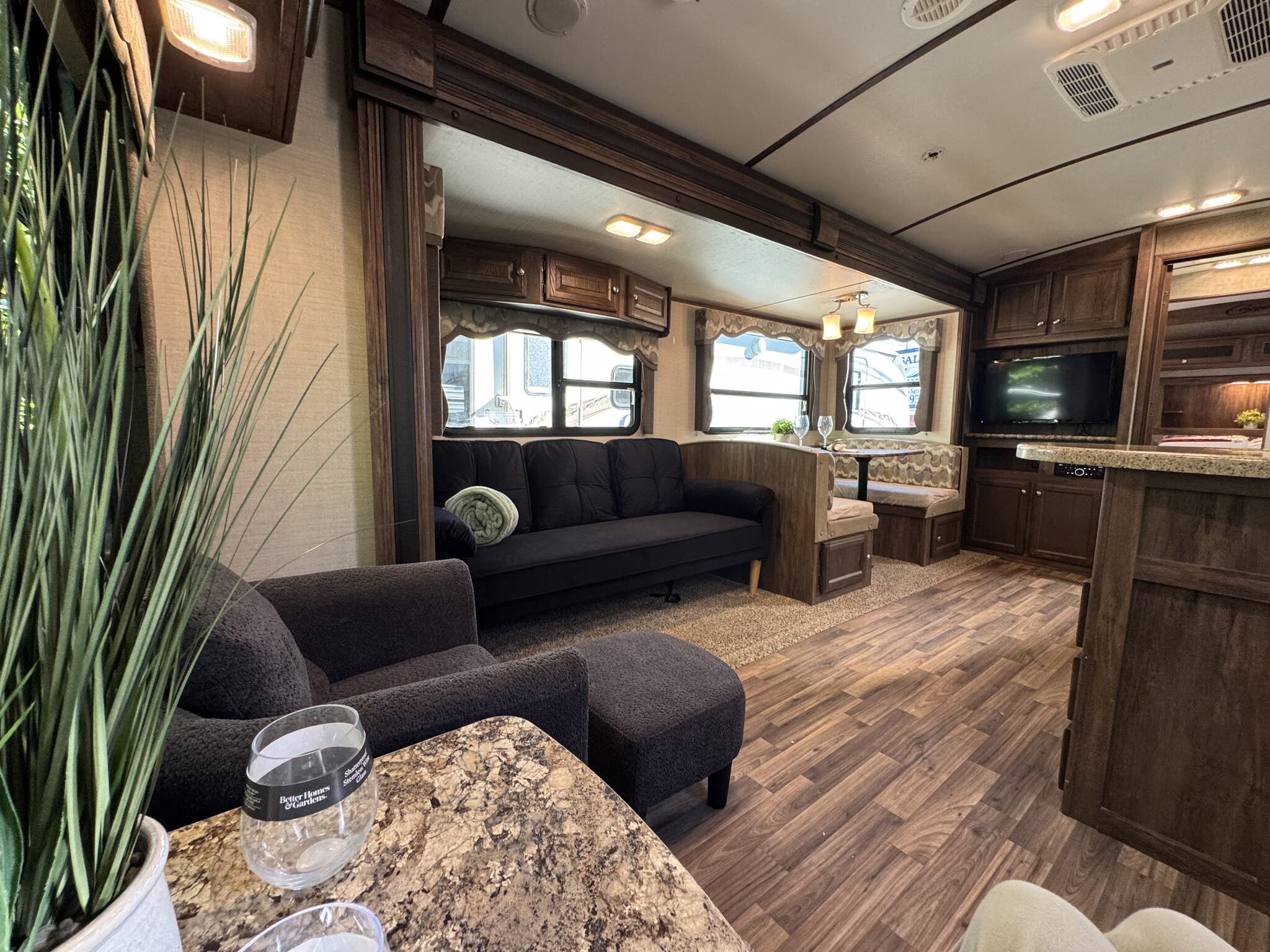 2017 Keystone Cougar X-Lite 28RLS, $ 17,900