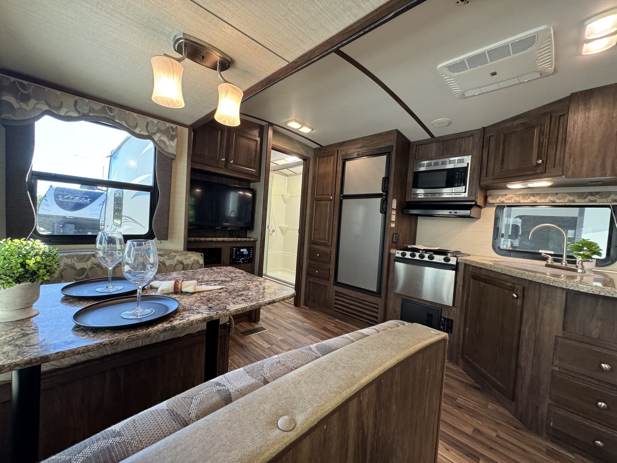 2017 Keystone Cougar X-Lite 28RLS, $ 17,900