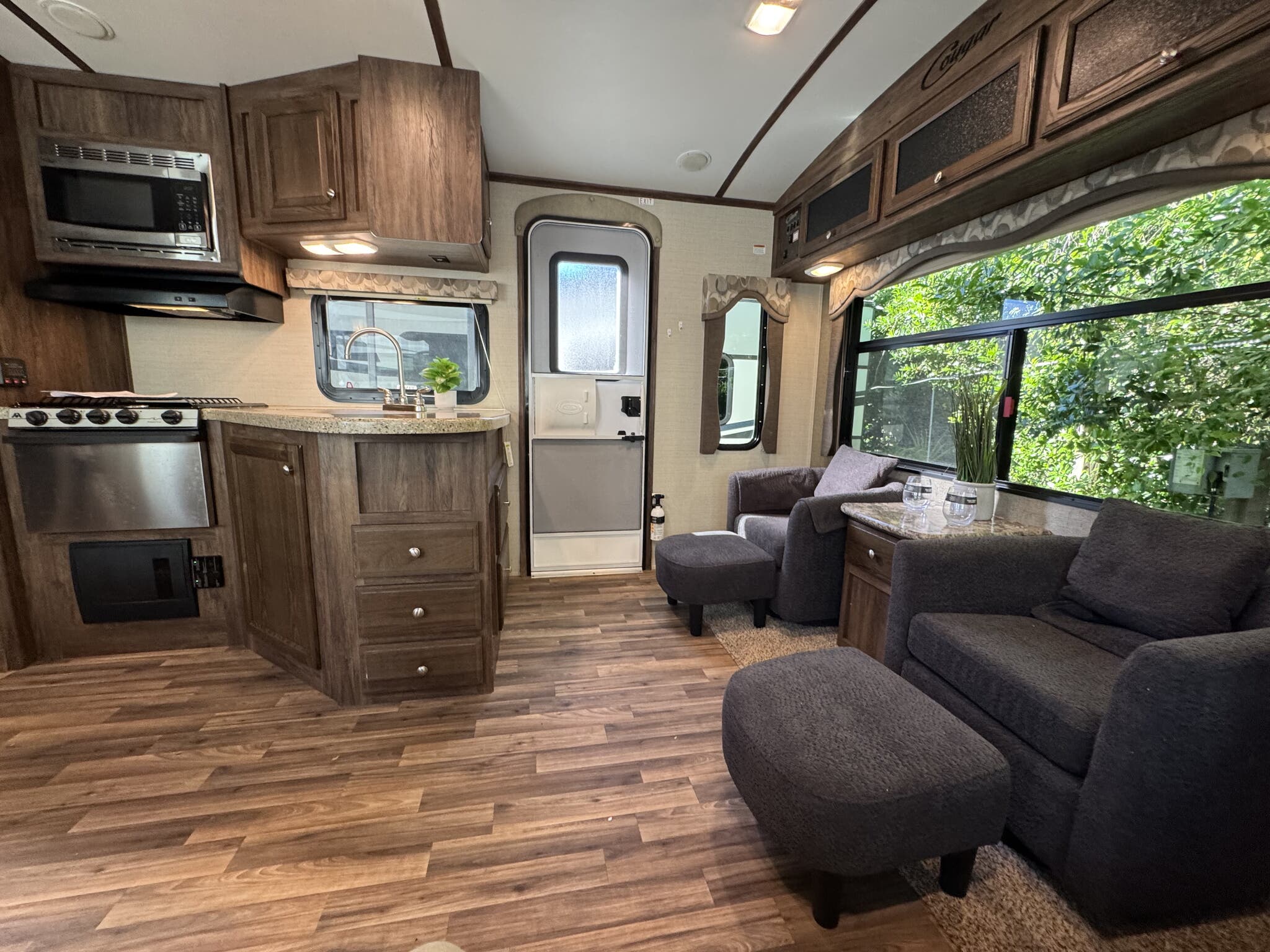 2017 Keystone Cougar X-Lite 28RLS, $ 17,900