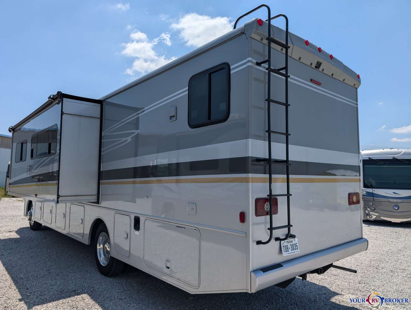 2021 Winnebago Adventurer 35F, $ 99,899