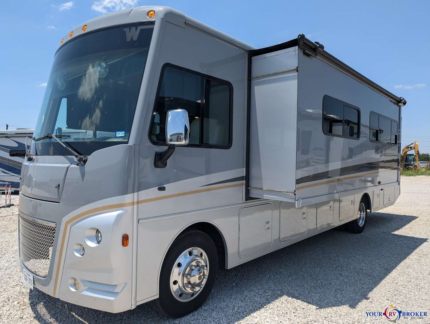 2021 Winnebago Adventurer 35F, $ 99,899