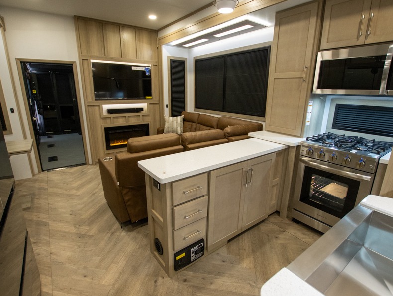 2026 Keystone Raptor 441, $ 186,818