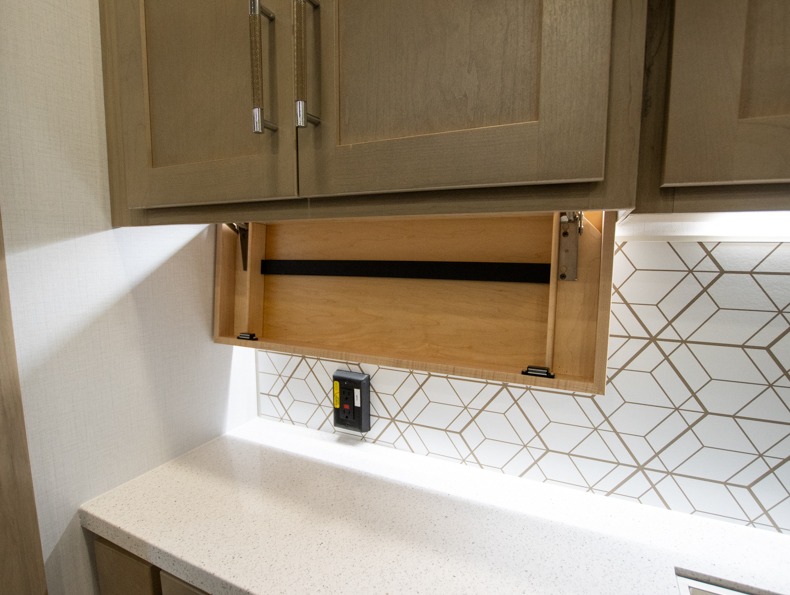 2026 Keystone Raptor 441, $ 186,818