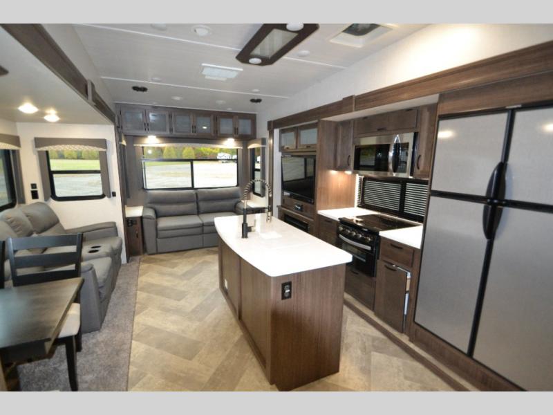 2021 Winnebago Voyage Fifth Wheel V3134RL, $ 0