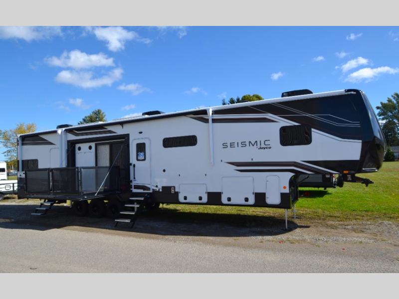 2026 Jayco Seismic 413, $ 142,486