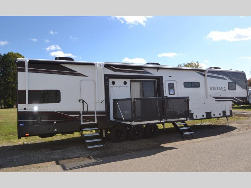 2026 Jayco Seismic 413, $ 142,486