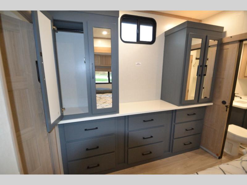 2026 CrossRoads Hampton 372FDB, $ 0