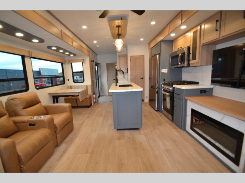 2026 CrossRoads Hampton 372FDB, $ 0