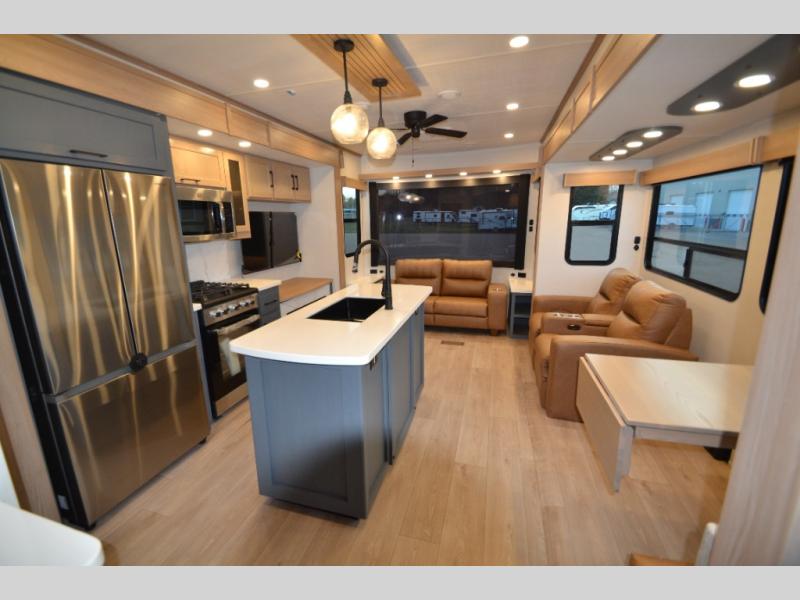 2026 CrossRoads Hampton 372FDB, $ 0