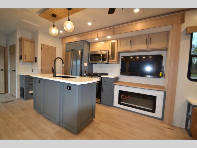 2026 CrossRoads Hampton 372FDB, $ 0