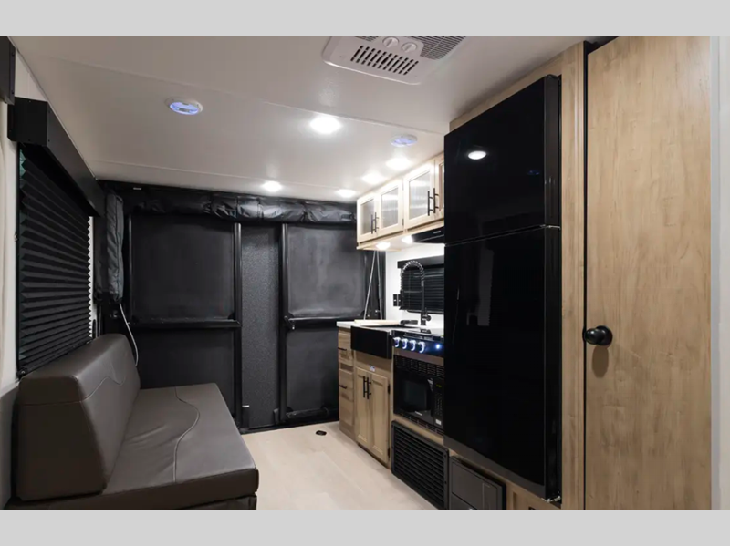 2026 Forest River Cherokee Grey Wolf Black Label T, $ 0