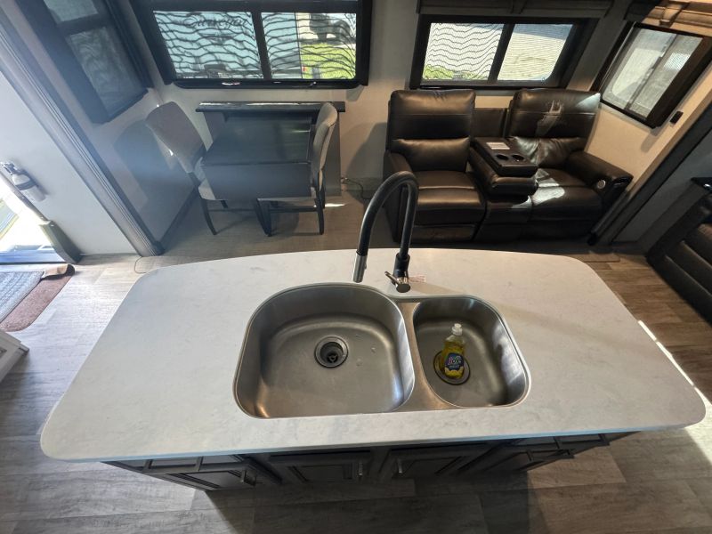 2021 Keystone Montana Mod Maple Ed FW, $ 48,000