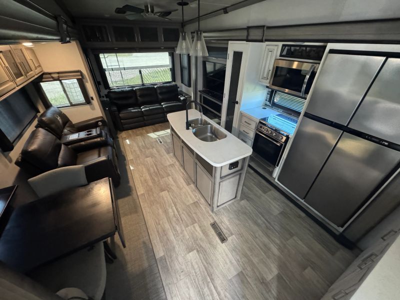 2021 Keystone Montana Mod Maple Ed FW, $ 48,000