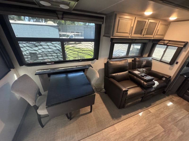 2021 Keystone Montana Mod Maple Ed FW, $ 48,000