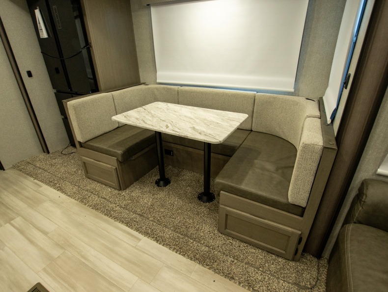 2022 Coachmen Chaparral Lite 274BH, $ 73,435