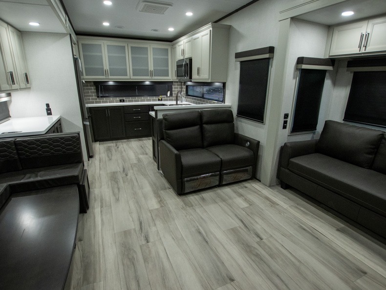 2026 Keystone Alpine Avalanche Edition 379MB, $ 127,420