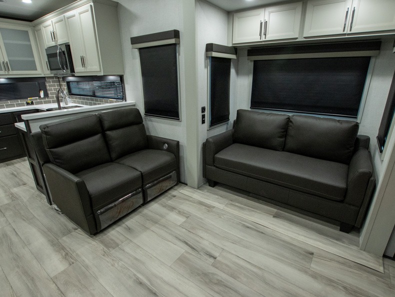 2026 Keystone Alpine Avalanche Edition 379MB, $ 127,420