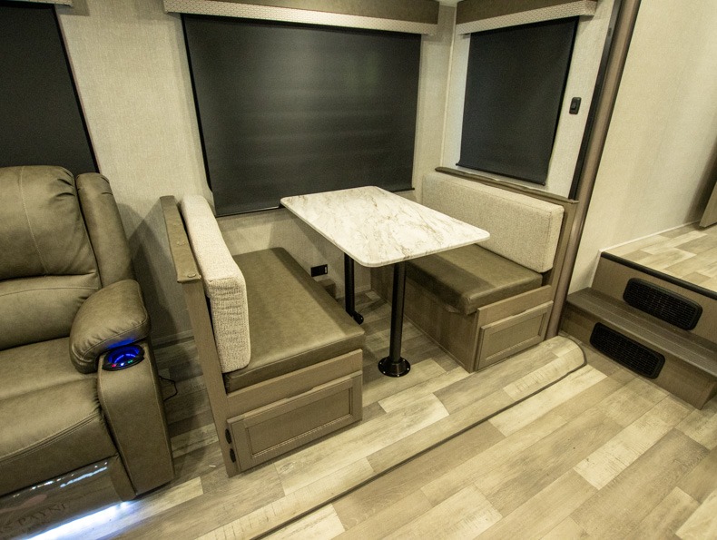 2023 Coachmen Chaparral Lite 25RE, $ 66,645