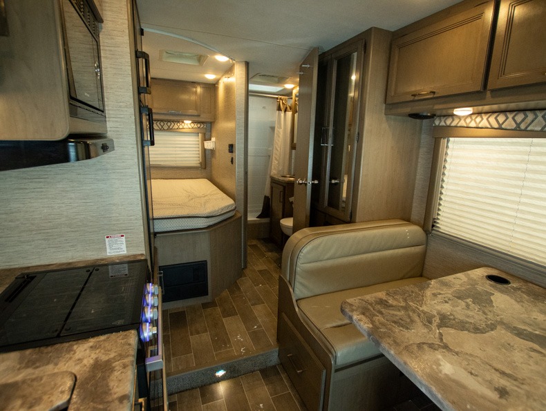 2022 Thor Motor Coach Quantum SE SE22 Ford, $ 0