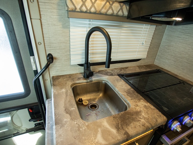 2022 Thor Motor Coach Quantum SE SE22 Ford, $ 0