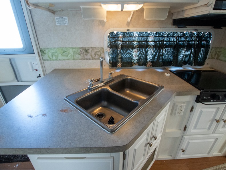 2005 Forest River Rockwood 8272S, $ 0