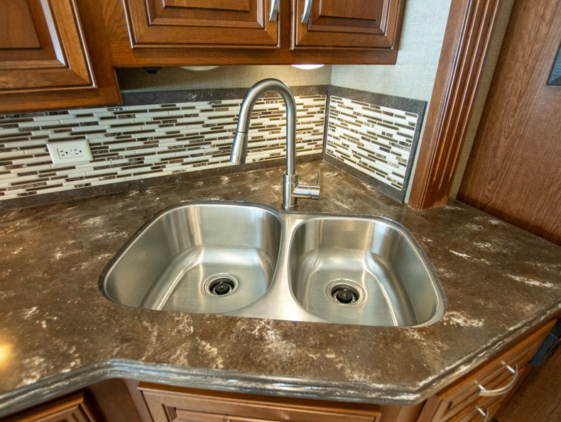 2016 Forest River Berkshire XL 40BH, $ 0