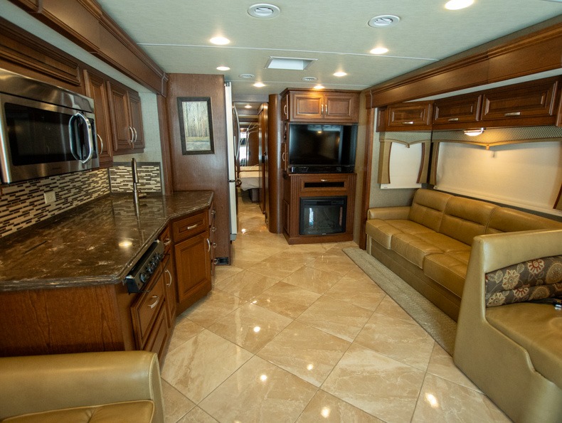 2016 Forest River Berkshire XL 40BH, $ 0