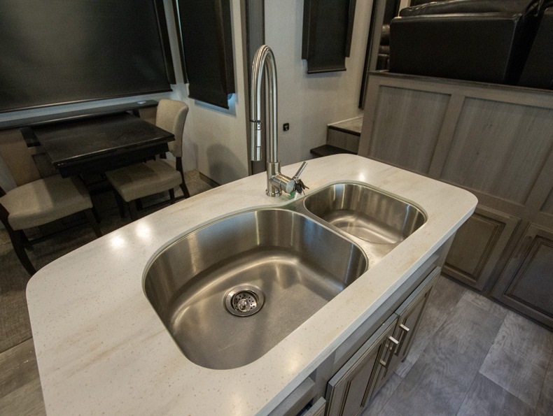 2020 Keystone Montana 3791RD, $ 0