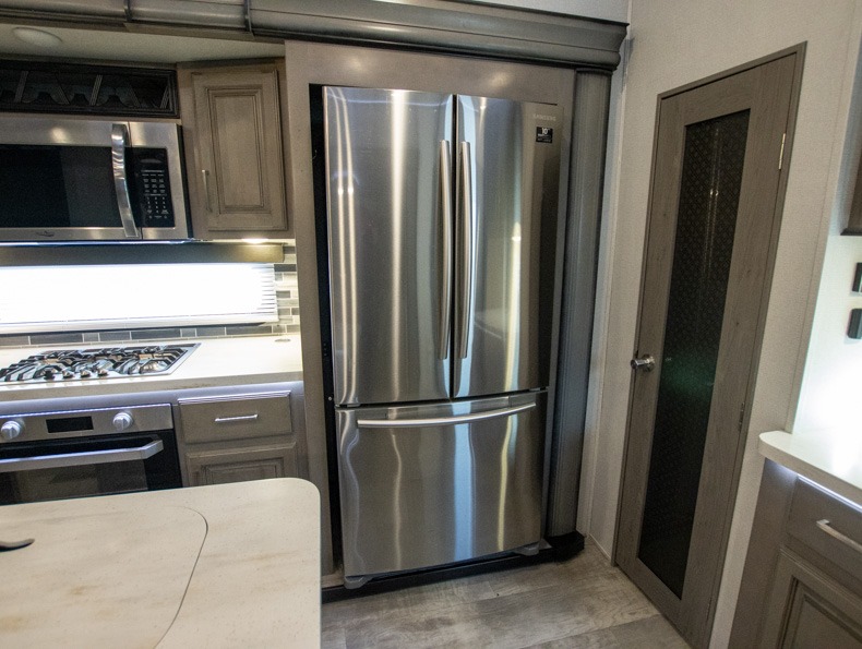 2020 Keystone Montana 3791RD, $ 0