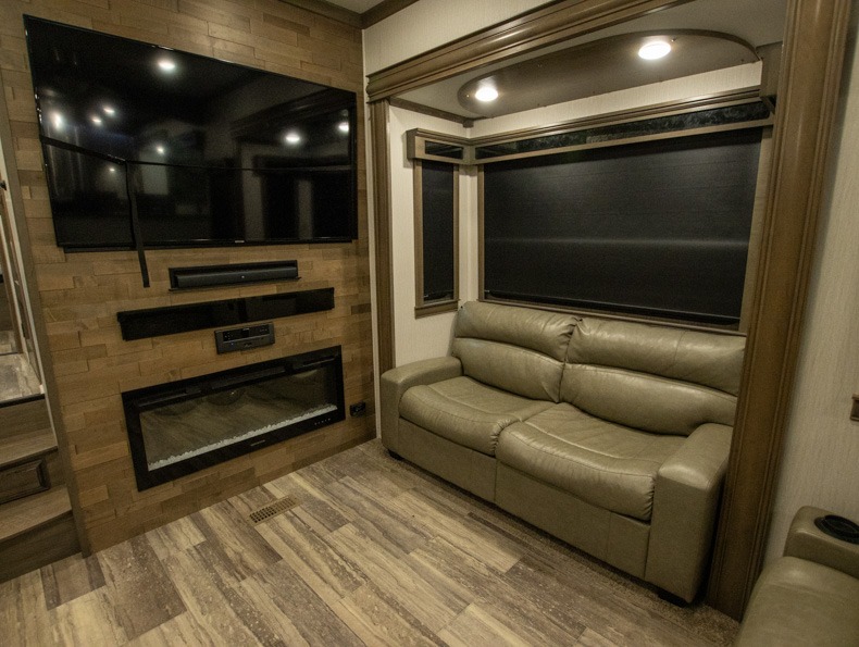 2020 Forest River Riverstone 39FKTH, $ 0