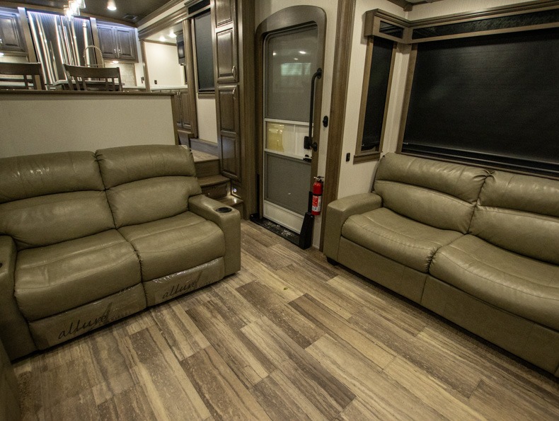 2020 Forest River Riverstone 39FKTH, $ 0