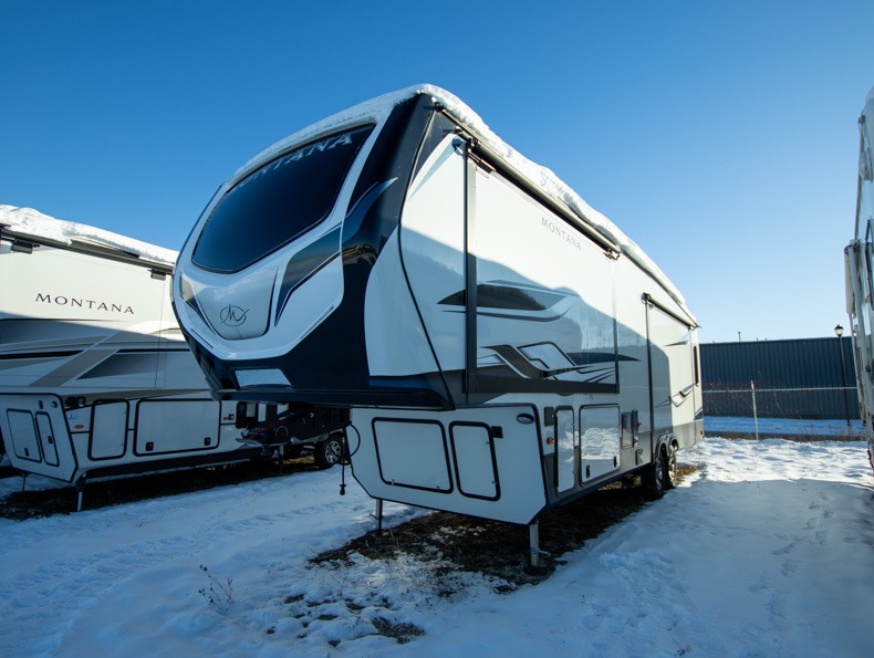 2022 Keystone Montana High Country 295RL, $ 0