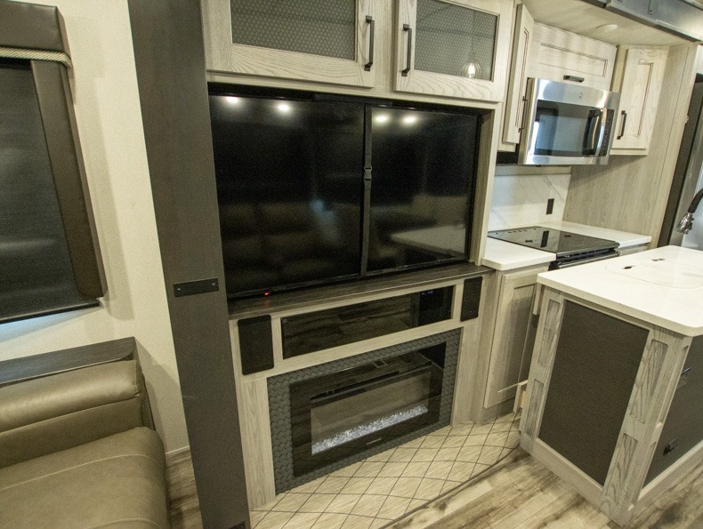 2022 Keystone Montana High Country 295RL, $ 0