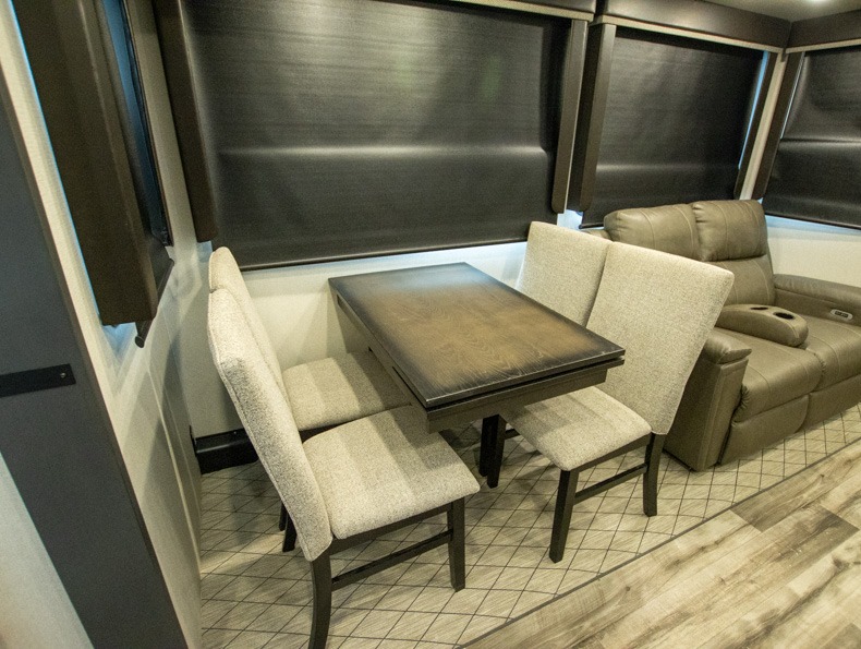 2022 Keystone Montana High Country 295RL, $ 0